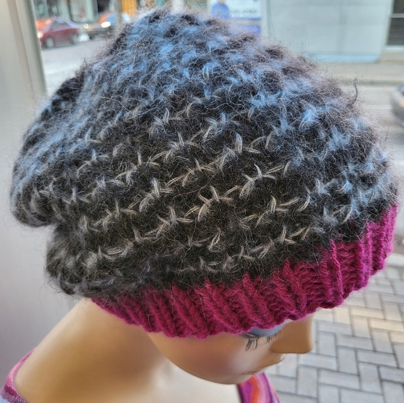 Handknitted beanie toque hat - Picture 2 of 3